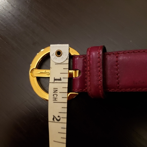 Ferragamo magenta leather belt with gold tone buckle - Picture 9 of 13